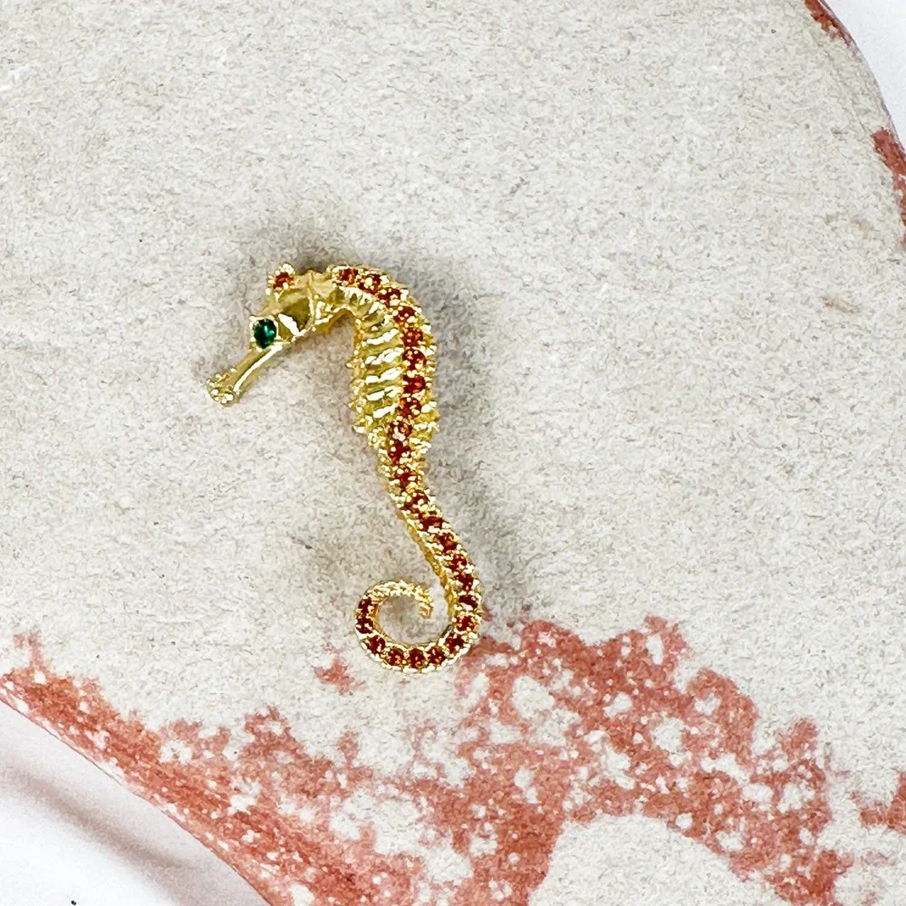 Vintage Unsigned‎ Gold Tone Textured Seahorse Brooch Green Rhinestone Eye